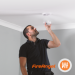 Installatie FireAngel SW1 EUT rookmelder met Push2Fit montage op plafond Preventiebox